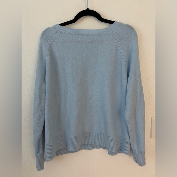 Old Navy Women's Light Blue V Neck Sweater SZ Large - Picture 2 of 5